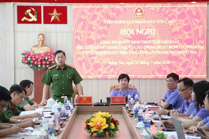 Đại tá Lâm Văn Long, Phó Giám đốc Công an TP Đồng Nai phát biểu tại Hội nghị.