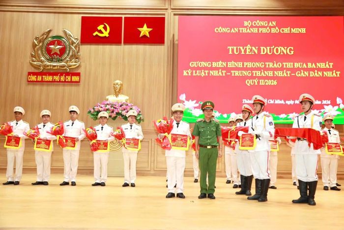 Công an xã Đông Thạnh được tuyên dương là một trong những tập thể xuất sắc.