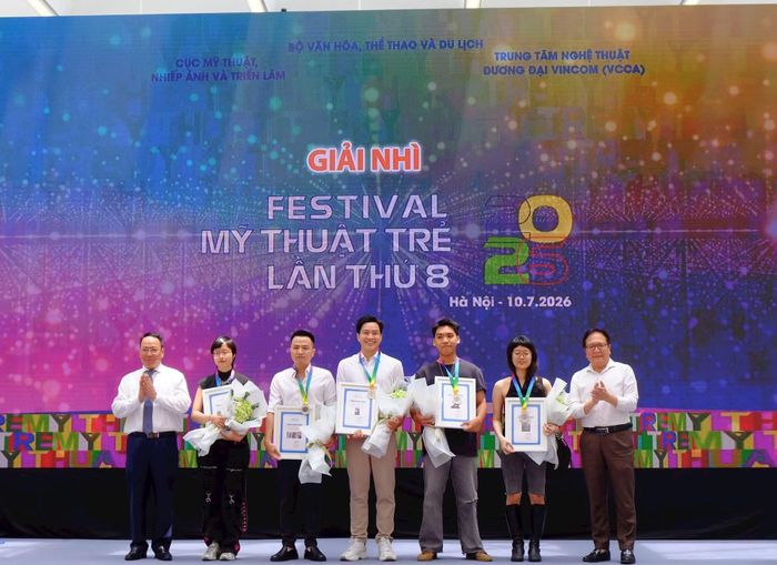 Các tác giả giải nhì