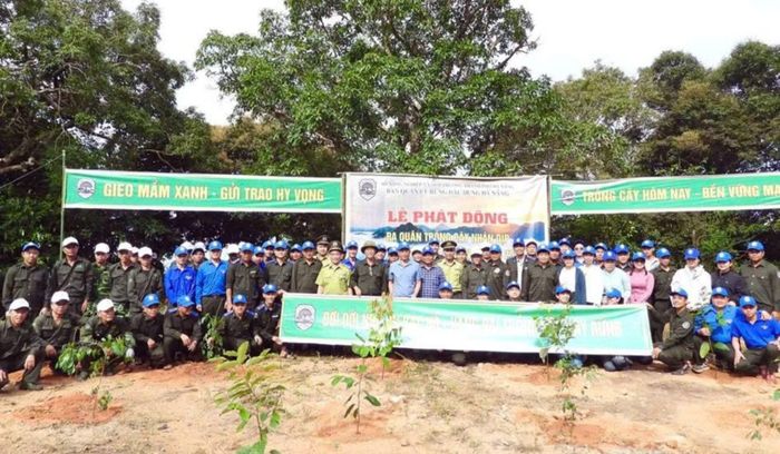 Ban Quản lý rừng đặc dụng TP Đà Nẵng tổ chức lễ phát động ra quân trồng cây.