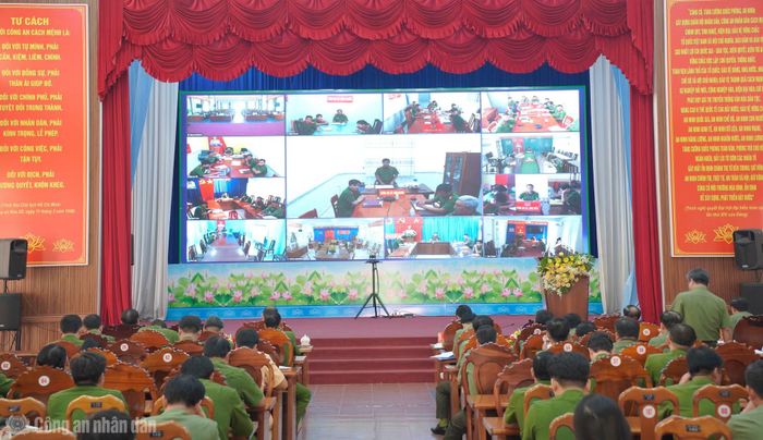 Hội nghị được trực tuyến đến Công an các xã, phường trên địa bàn tỉnh.