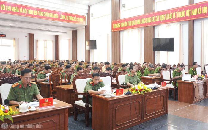 Các đại biểu tham dự hội nghị.