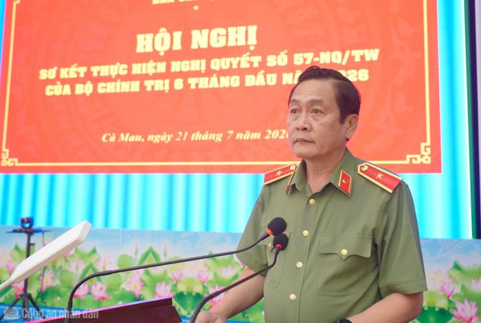 Thiếu tướng Hồ Việt Triều, Giám đốc Công an Cà Mau phát biểu tại hội nghị.