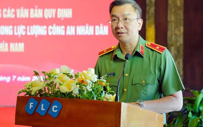 Thiếu tướng Phạm Kim Đĩnh, Cục trưởng Cục Công tác chính trị phát biểu kết luận.