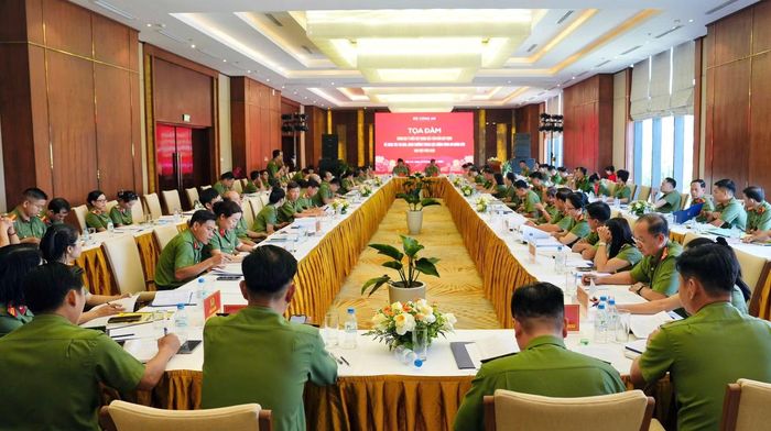 Quang cảnh buổi tọa đàm.