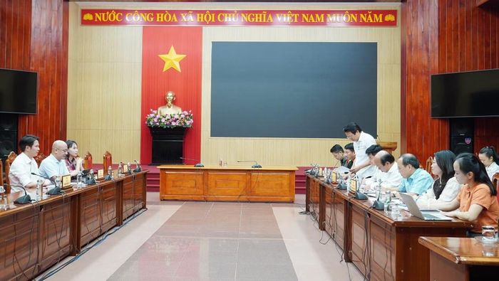 Lãnh đạo UBND tỉnh Quảng Trị họp bàn với đại diện Đài Truyền hình Việt Nam thống nhất kế hoạch tổ chức truyền hình trực tiếp chương trình "Đi tìm đồng đội".