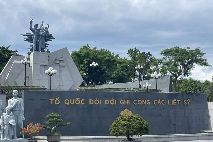Nghĩa trang liệt sĩ quốc gia Đường 9, địa chỉ đỏ tri ân các Anh hùng liệt sĩ.