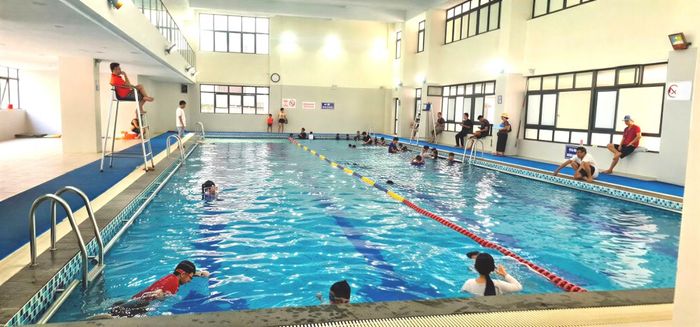 Adenovirus dễ bùng phát tại những nơi trẻ sinh hoạt tập trung như khu vui chơi và bể bơi công cộng.