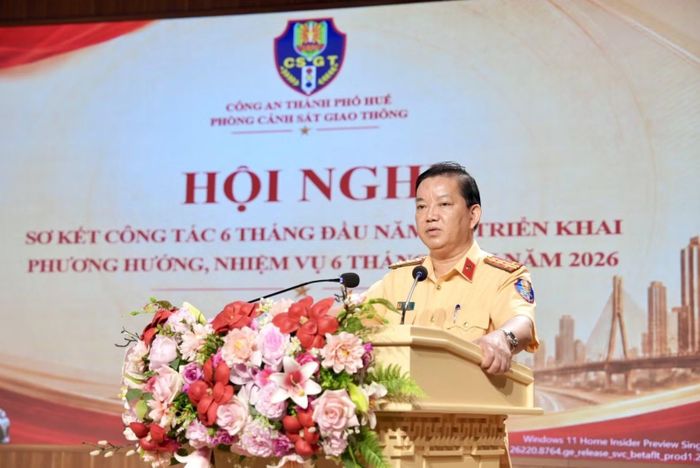 Đại tá Lê Viết Phương, Trưởng phòng CSGT Công an TP Huế phát biểu tại Hội nghị.