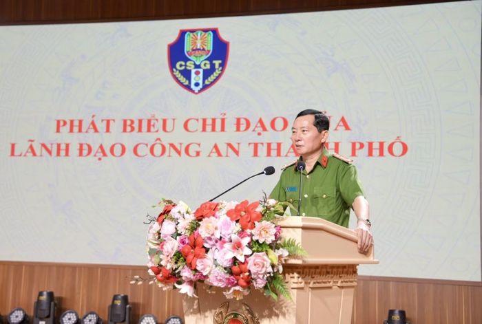 Đại tá Nguyễn Viết Hoàng, Phó Giám đốc Công an TP Huế phát biểu chỉ đạo Hội nghị.