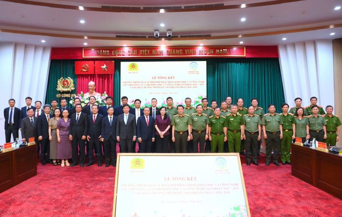 Các đại biểu tại hội nghị.
