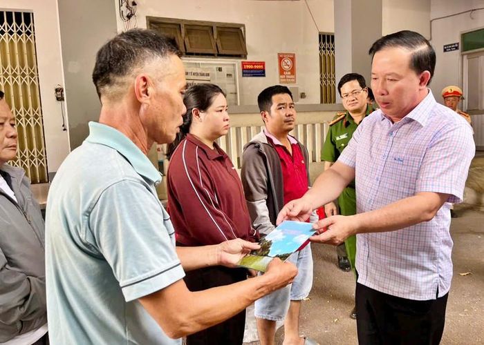 Lãnh đạo Thành phố Đồng Nai, thăm hỏi các nạn nhân vụ cháy xe khách.