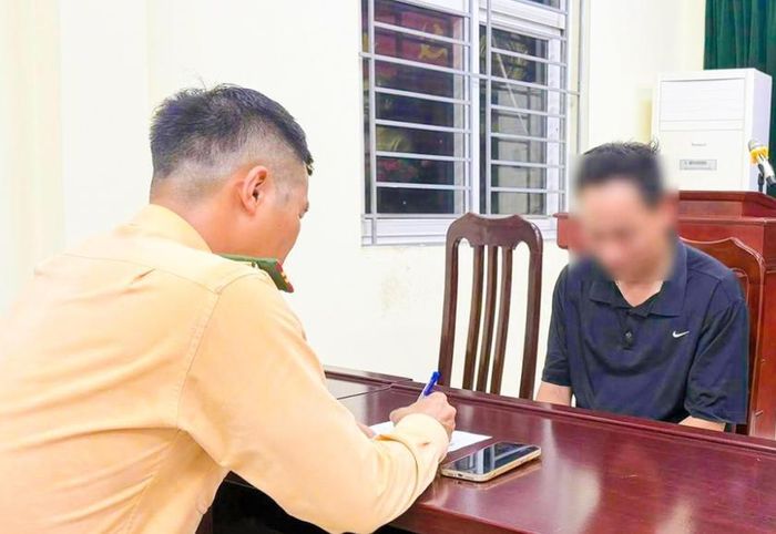 Cơ quan chức năng mời người vi phạm lên làm việc. Ảnh: Cơ quan công an cung cấp