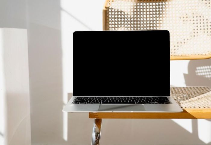 Việc mua laptop thật khó. Có hàng trăm lựa chọn khác nhau, và ngay cả khi bạn đã thu hẹp phạm vi xuống còn một thương hiệu hoặc mẫu mã nhất định, bạn vẫn phải đối mặt với vô số cấu hình khác nhau. Ảnh: Pexels