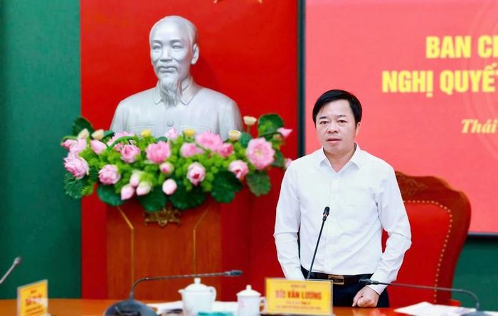 Đồng chí Bùi Văn Lương, Phó Bí thư Tỉnh ủy, Chủ tịch HĐND tỉnh, Trưởng Ban chỉ đạo nhấn mạnh, mục tiêu là hoàn thành việc sắp xếp hệ thống cơ sở giáo dục công lập trên địa bàn tỉnh trước ngày 30/8/2026. Ảnh TNGOV