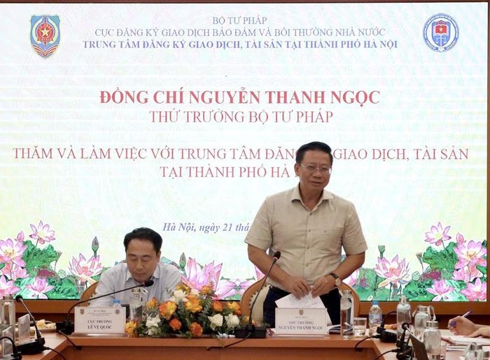 Thứ trưởng Bộ Tư pháp Nguyễn Thanh Ngọc phát biểu tại buổi làm việc.
