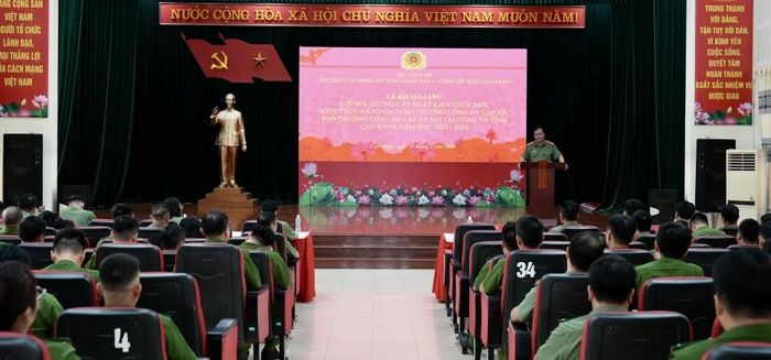 Các học viên dự lớp bồi dưỡng.
