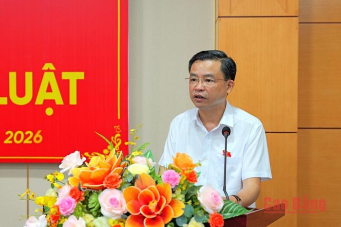 Đồng chí Bế Thanh Tịnh, Phó Bí thư Thường trực Tỉnh ủy, Trưởng Đoàn ĐBQH tỉnh phát biểu kết luận hội nghị.