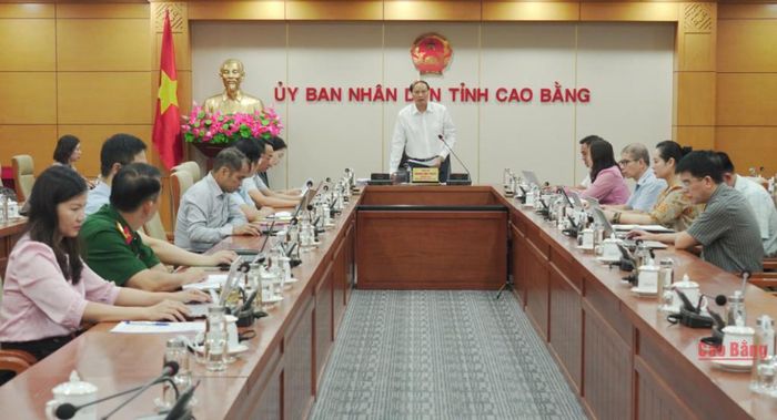 Phó Chủ tịch UBND tỉnh Hoàng Văn Thạch kết luận phiên họp.