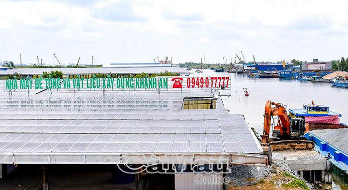 Mô hình điện mặt trời áp mái kết hợp sản xuất tại Cà Mau là giải pháp tối ưu hóa hiệu suất nguồn năng lượng tự nhiên mà không làm thay đổi mục đích sử dụng đất.