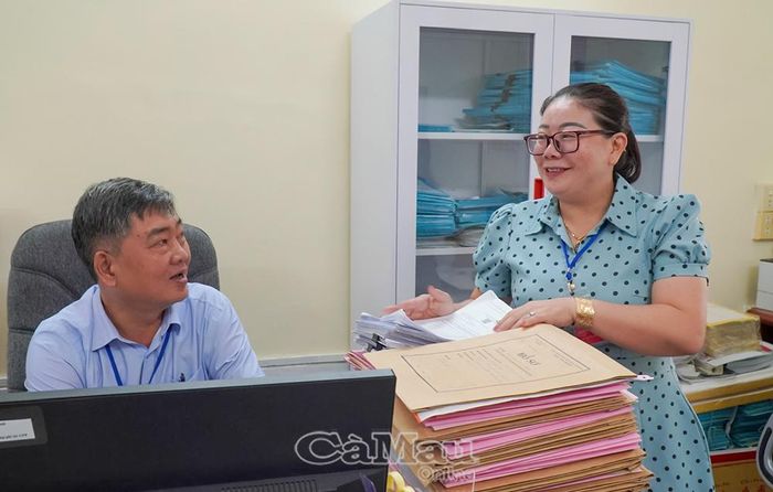 Phó Giám đốc Sở Nội vụ Trần Yến Hòa kiểm tra việc chấp hành kỷ luật, kỷ cương hành chính tại Sở Giáo dục và Đào tạo.