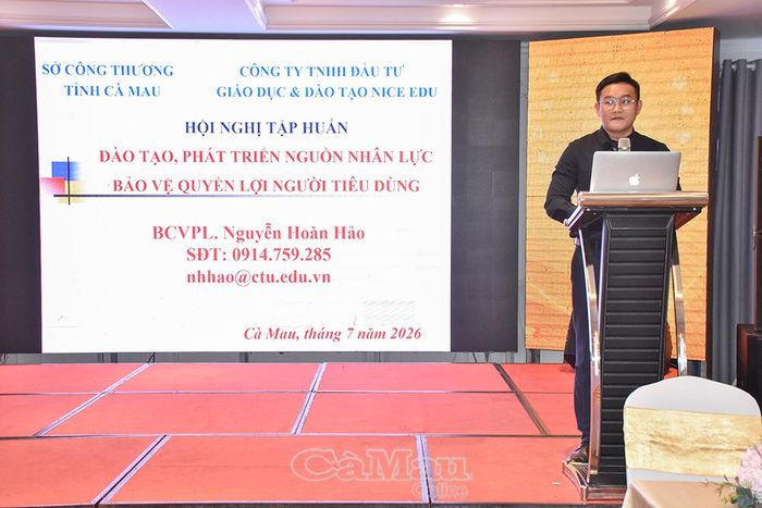 Diễn giả triển khai đến các đại biểu nội dung trọng tâm về công tác bảo vệ người tiêu dùng.