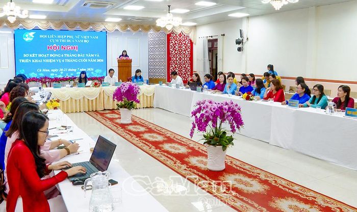 Các đồng chí lãnh đạo Hội Liên hiệp Phụ nữ Việt Nam, lãnh đạo tỉnh Cà Mau và