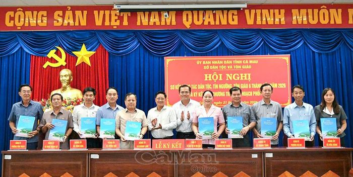 Ký kết phối hợp giữa Đảng ủy Sở Dân tộc và Tôn giáo với Đảng ủy các xã, phường trọng điểm.