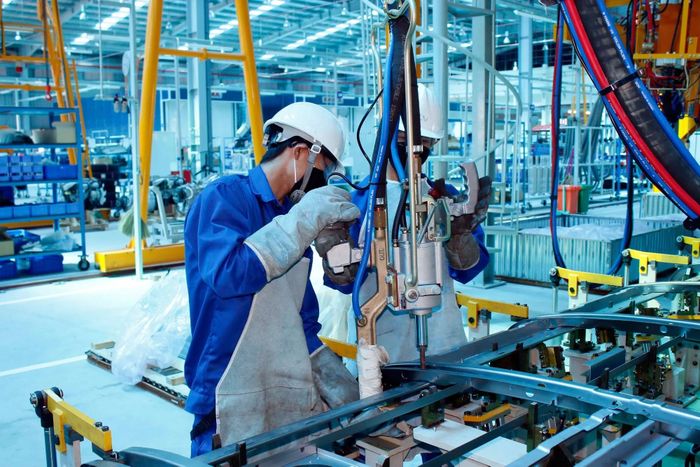 Nhiều người lao động kỳ vọng phương án điều chỉnh mức lương sớm được thực hiện. Ảnh minh họa.