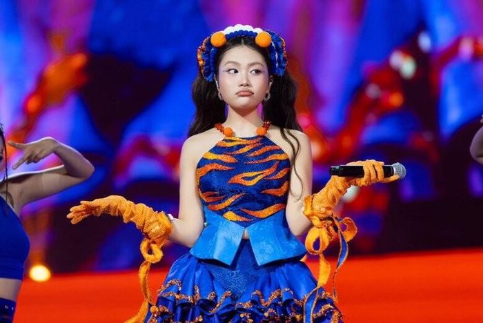 Thời trang vì vậy trở thành một phần trong ngôn ngữ biểu diễn của Phương Mỹ Chi.