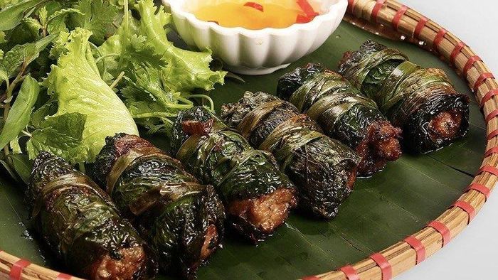 Khi rán bạn nên để lửa vừa, không nên để lửa quá to vì sẽ dễ bị cháy. Ảnh minh họa
