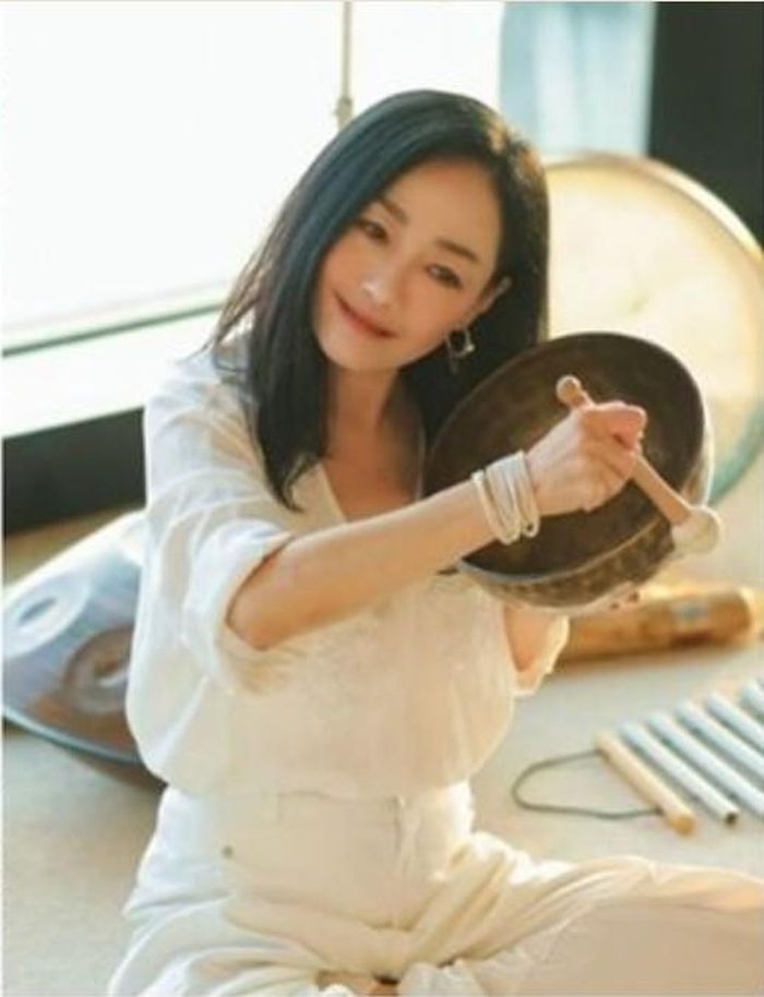 Càng tiếp xúc, cô càng nhận ra sự khác biệt quá lớn về quan điểm sống