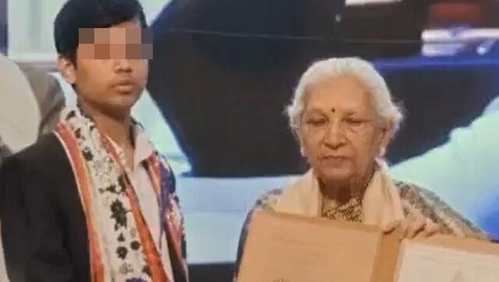 Anand Kumar, 23 tuổi, tốt nghiệp ngành Kỹ thuật Điện với thành tích xuất sắc