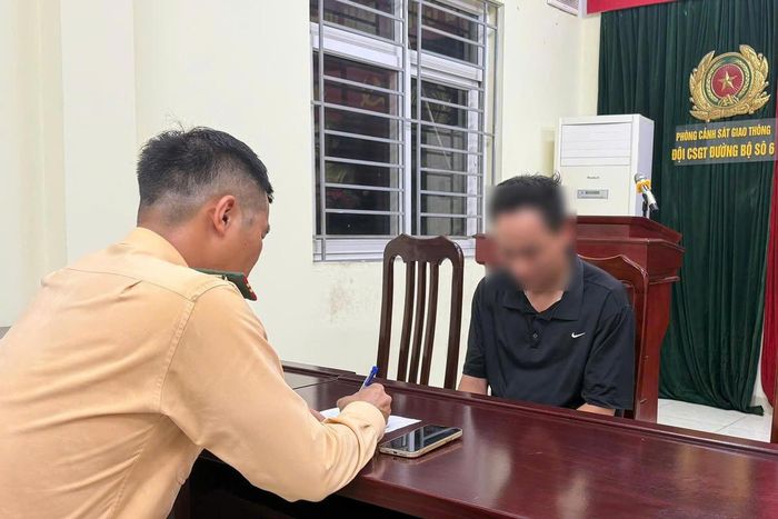 Người điều khiển xe trình diện tại cơ quan Công an vào tối ngày 20/7.