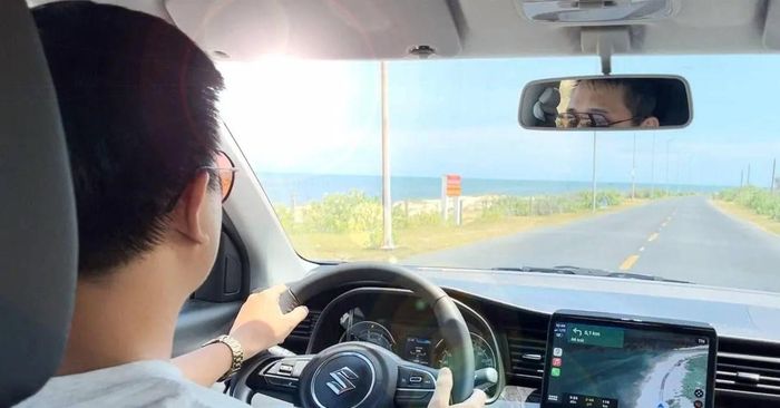 Tài xế lái xe nên điều chỉnh tư thế ngồi đúng cách để tăng sự tập trung