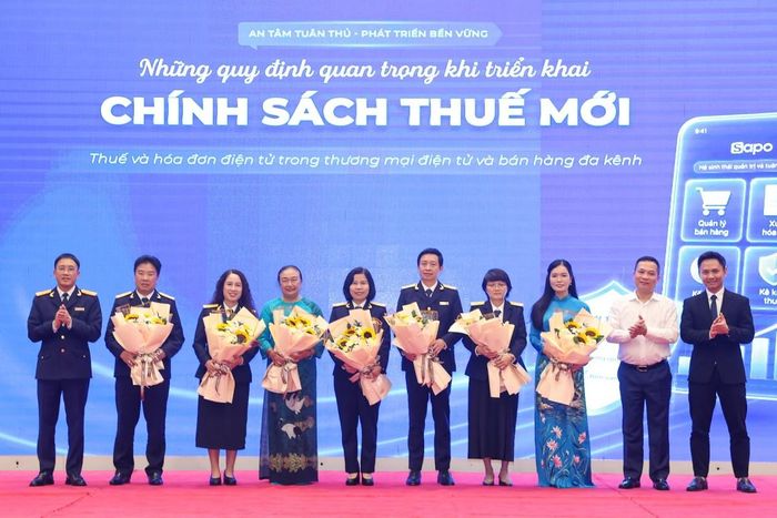 Các đại biểu tham dự hội thảo.