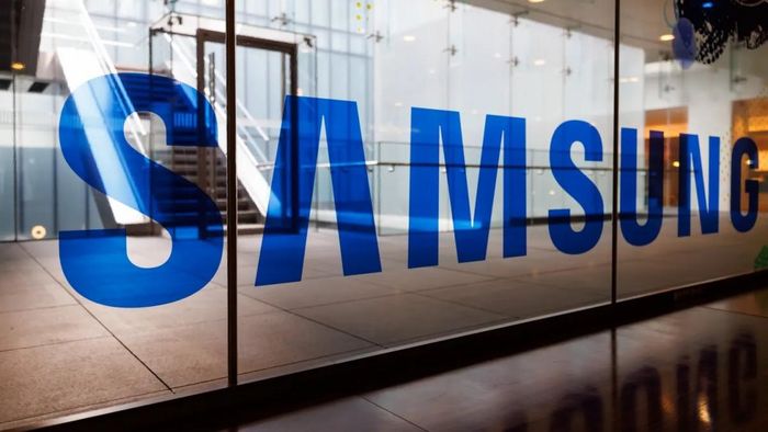 Samsung lập bộ phận robot, cổ phiếu tăng mạnh 7%. Ảnh chụp biển hiệu của Samsung Electronics Co. tại tòa nhà văn phòng Seocho của công ty ở Seoul, Hàn Quốc - Getty.