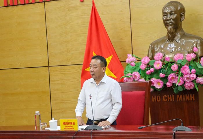 Phó Chủ tịch UBND tỉnh Nghệ An Nguyễn Văn Đệ yêu cầu các chủ đầu tư, đơn vị tư vấn, thi công phải tập trung tối đa nhân lực, thiết bị, đẩy nhanh tiến độ, hoàn thành các dự án theo đúng tiến độ.