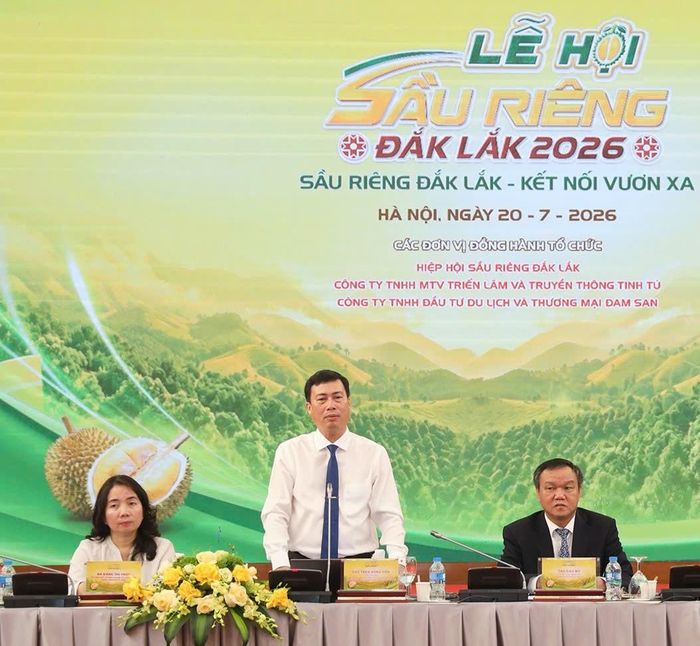 Giám đốc Sở Văn hóa, Thể thao và Du lịch tỉnh Đắk Lắk Trần Hồng Tiến, Phó Trưởng Ban Thường trực Ban Tổ chức Lễ hội Sầu riêng Đắk Lắk năm 2026, phát biểu tại họp báo.