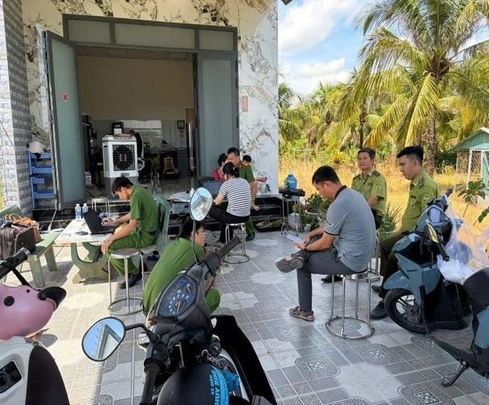 Lực lượng Kiểm lâm, Công an và các đơn vị liên quan kiểm tra địa điểm nuôi nhốt động vật hoang dã tại xã Phước Thạnh, tỉnh Tây Ninh. Ảnh: Chi cục Kiểm lâm tỉnh Tây Ninh.
