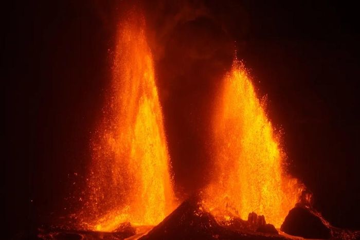 Kilauea, núi lửa hoạt động mạnh nhất ở Hawaii, phun trào vào tháng 3/2025. (Ảnh: IFLScience)