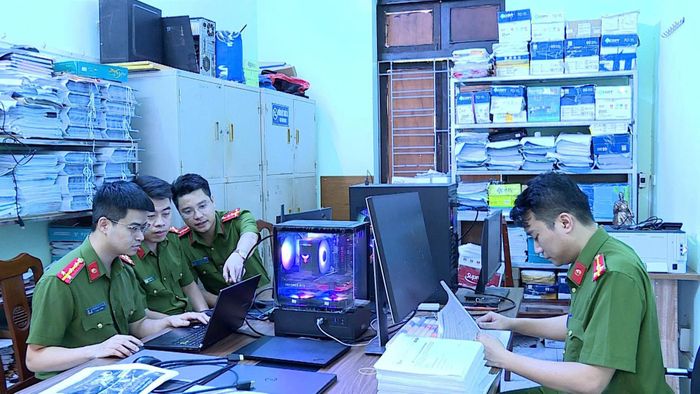 Công an tỉnh Hưng Yên vừa khởi tố 23 đối tượng có hành vi sử dụng công nghệ cao để xâm phạm bản quyền tác giả, quyền liên quan. Ảnh: Cơ quan Công an