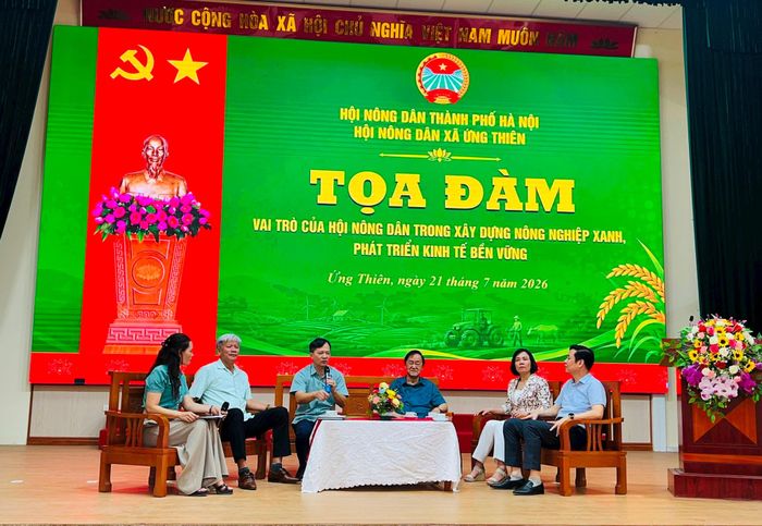 Phó Chủ tịch Hội Nông dân thành phố Hà Nội Trương Văn Nhung chia sẻ tại tọa đàm. Ảnh: Ánh Ngọc