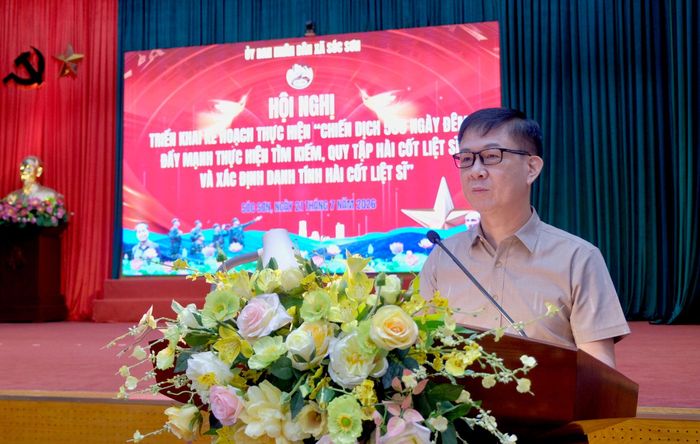 Phó Chủ tịch UBND xã Sóc Sơn Lê Xuân Dũng phát biểu tại hội nghị. Ảnh: Tùng Nguyễn.