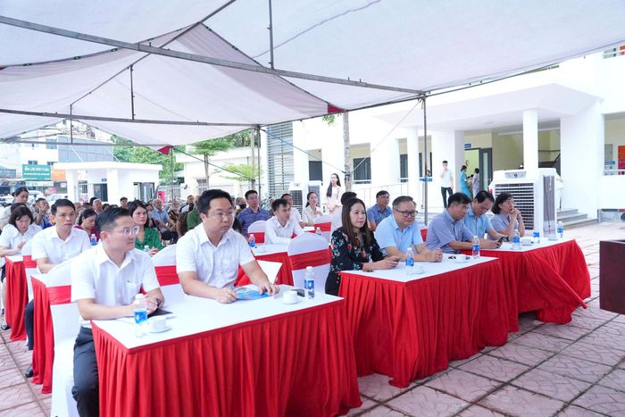 Lãnh đạo xã Gia Lâm dự chương trình. Ảnh: PV
