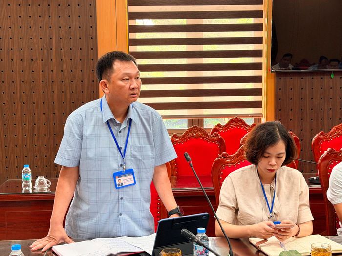 Phó Chủ tịch UBND xã Phúc Thịnh Nguyễn Văn Minh phát biểu tại cuộc họp. Ảnh: Thanh Hà
