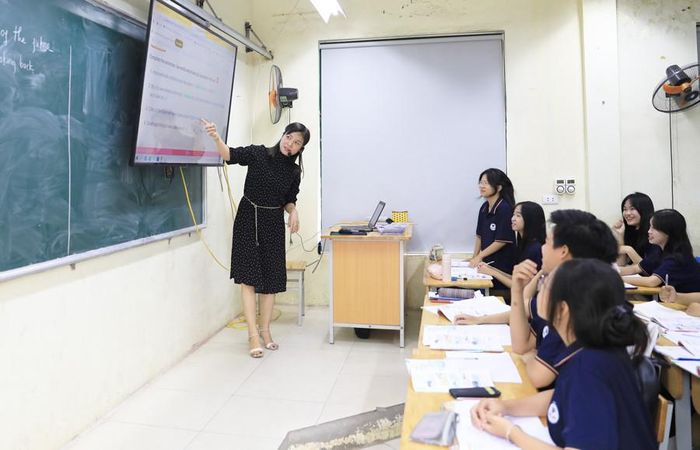 Giờ học tiếng Anh của học sinh Trường THPT Tiền Phong (xã Mê Linh). Ảnh: Quang Thái