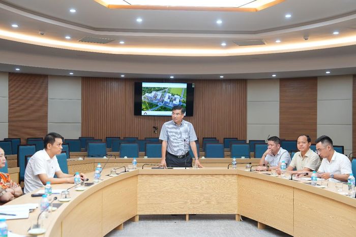 Chủ tịch UBND xã Gia Lâm Dương Viết Cường phát biểu tại hội nghị. Ảnh: P.V