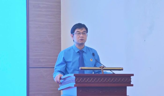 Chủ tịch Liên đoàn Lao động thành phố Hà Nội Nguyễn Văn Thắng phát biểu tại hội nghị. Ảnh: PV