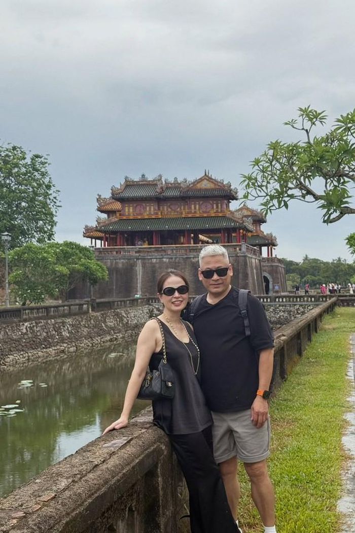 Ở tuổi hưu, bố mẹ Á hậu Tú Anh tận hưởng cuộc sống an nhàn và bình yên bên con cháu.